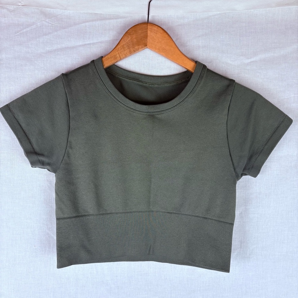 Offline by Aerie Sidewalk Seamless Cropped T-Shirt Green